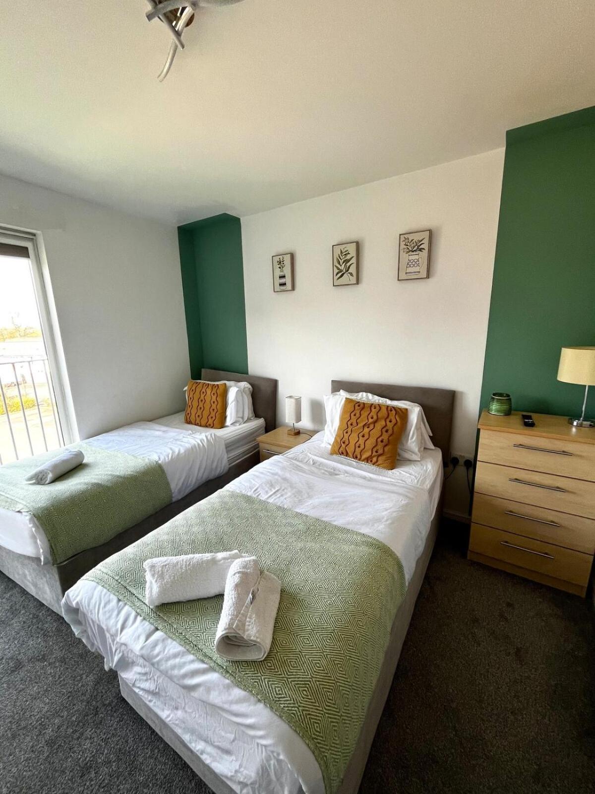 Serene 2-Bed Flat With Canal Views - Coop Live & Ethiad Manchester Eksteriør billede