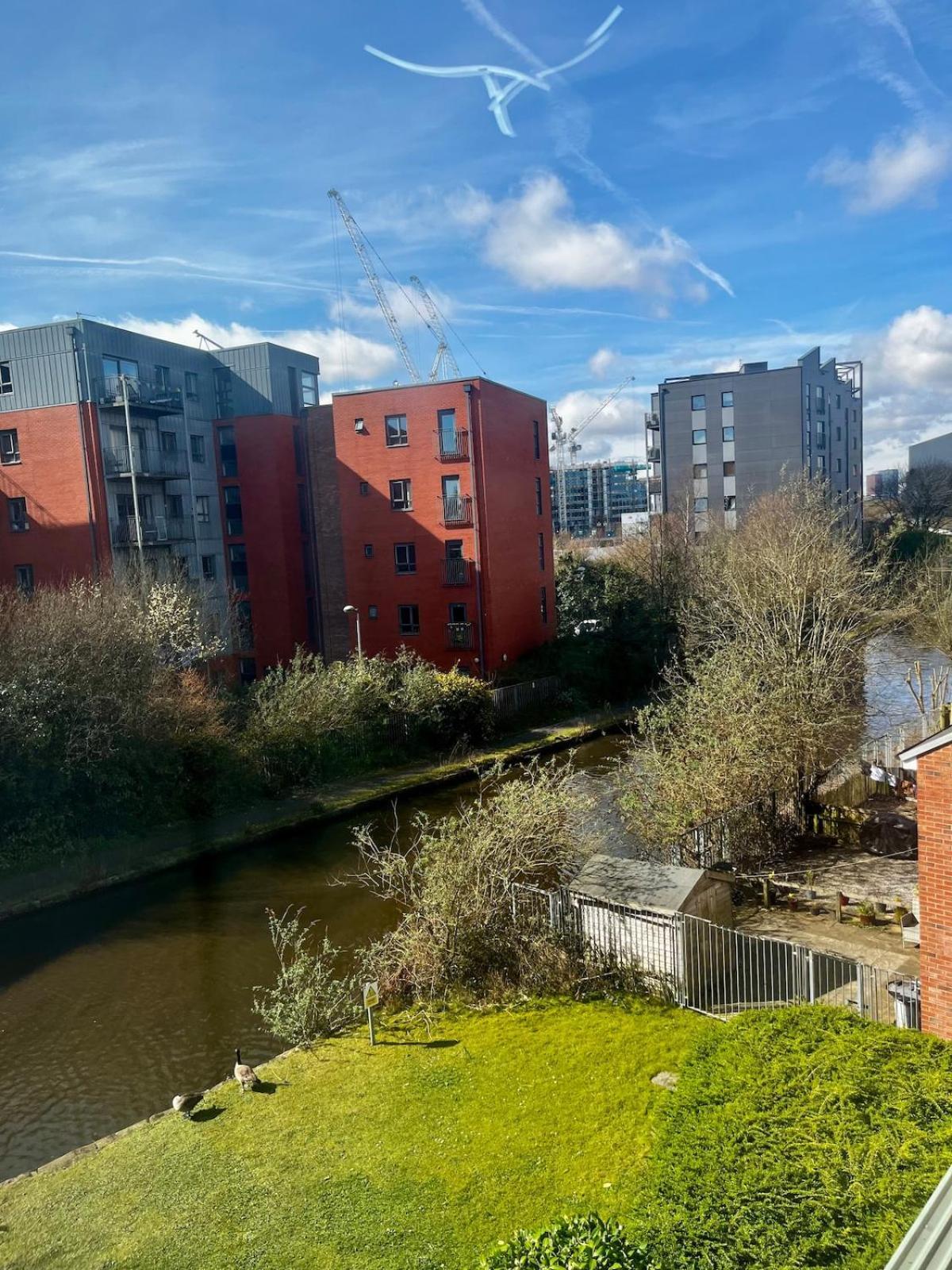 Serene 2-Bed Flat With Canal Views - Coop Live & Ethiad Manchester Eksteriør billede