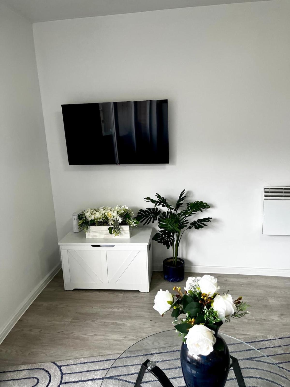 Serene 2-Bed Flat With Canal Views - Coop Live & Ethiad Manchester Eksteriør billede